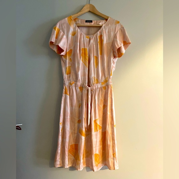 Lovely a flowing ,slinky, satiny dress with rose gold gold accent - Picture 1 of 4